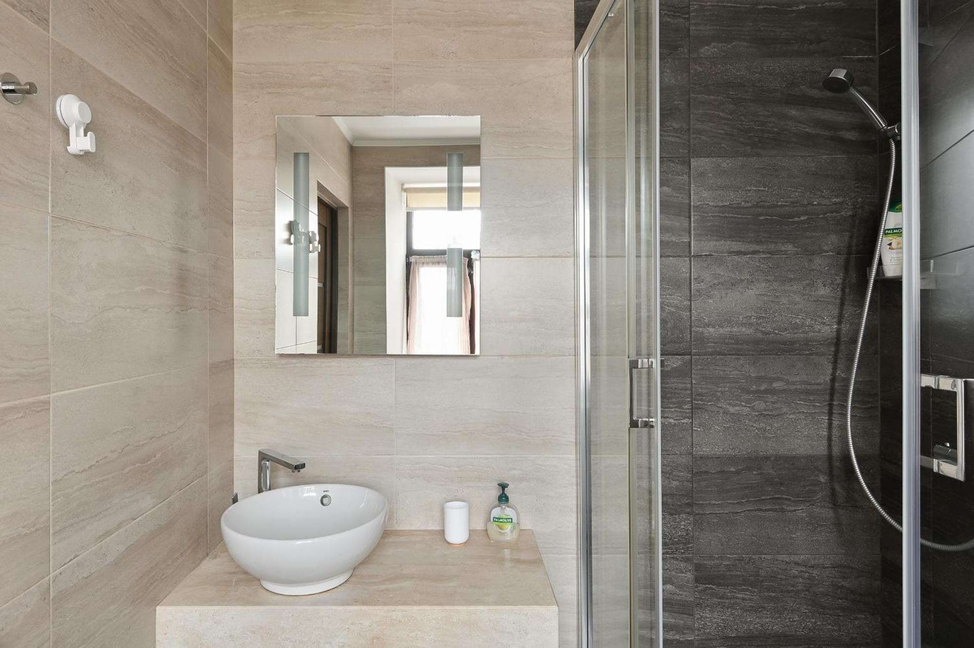 Modern Studio-Apartment In The Centre, Free Parking Riga Luaran gambar